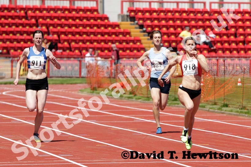Samantha Coleby (Durham City) 200 metres.